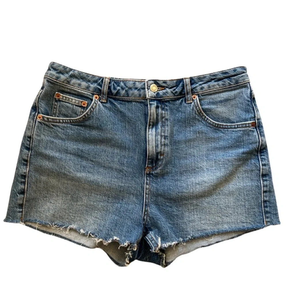 Topshop Cutoff Denim High Waisted Light Blue Raw Hem Mom Shorts - Like New!